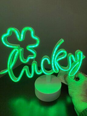 St. Patrick’s Day Lucky Neon Light Shamrock Decor Green LED Table Sign NEW w Tag